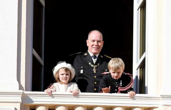 Le prince Albert II de Monaco et ses enfants, le prince héréditaire Jacques de Monaco et sa soeur la princesse Gabriella de Monaco - La famille princière de Monaco apparaît au balcon du palais lors de la fête nationale de Monaco. © Bebert-Jacovides/Bestimage
