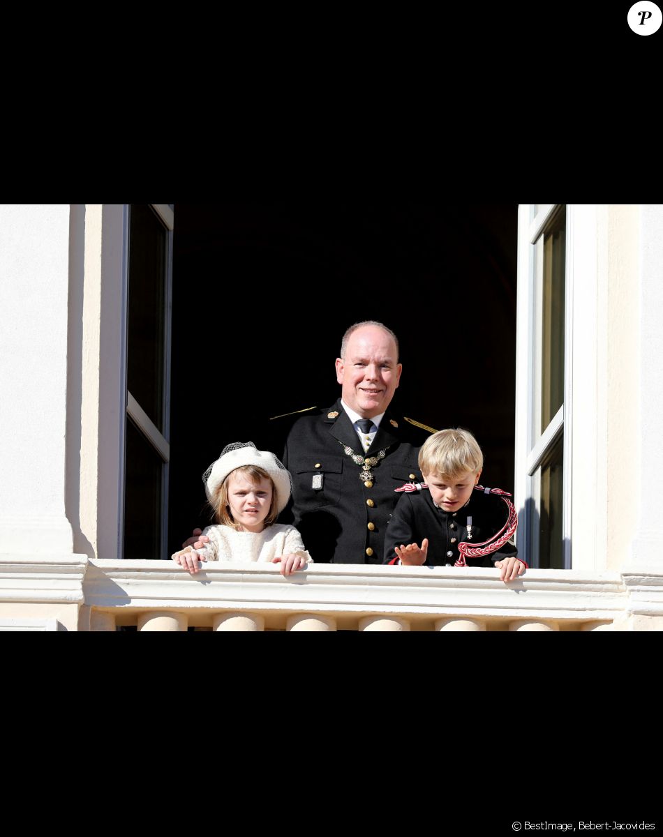 Le prince Albert II de Monaco et ses enfants, le prince héréditaire Jacques de Monaco et sa soeur la princesse Gabriella de Monaco - La famille princière de Monaco apparaît au balcon du palais lors de la fête nationale de Monaco. © Bebert-Jacovides/Bestimage