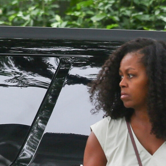 Michelle Obama est allée rendre visite à une amie après avoir déjeuné à Martha's Vineyard dans le Massachusetts, le 9 août 2021.