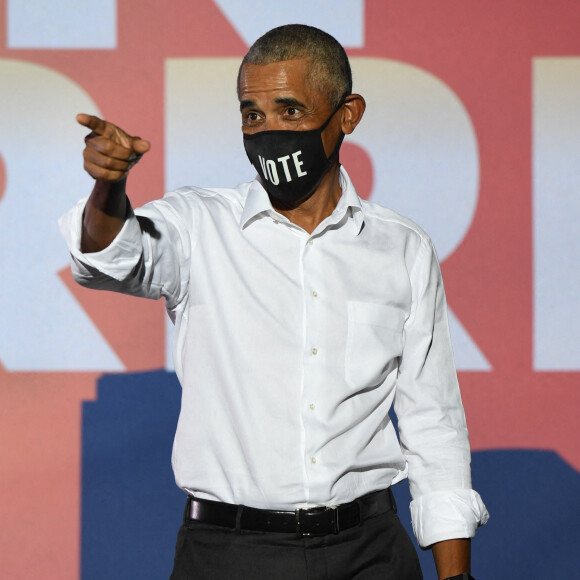 L'ancien président Barack Obama soutient le candidat démocrate Joe Biden lors d'un meeting à Miami le 2 novembre 2020.