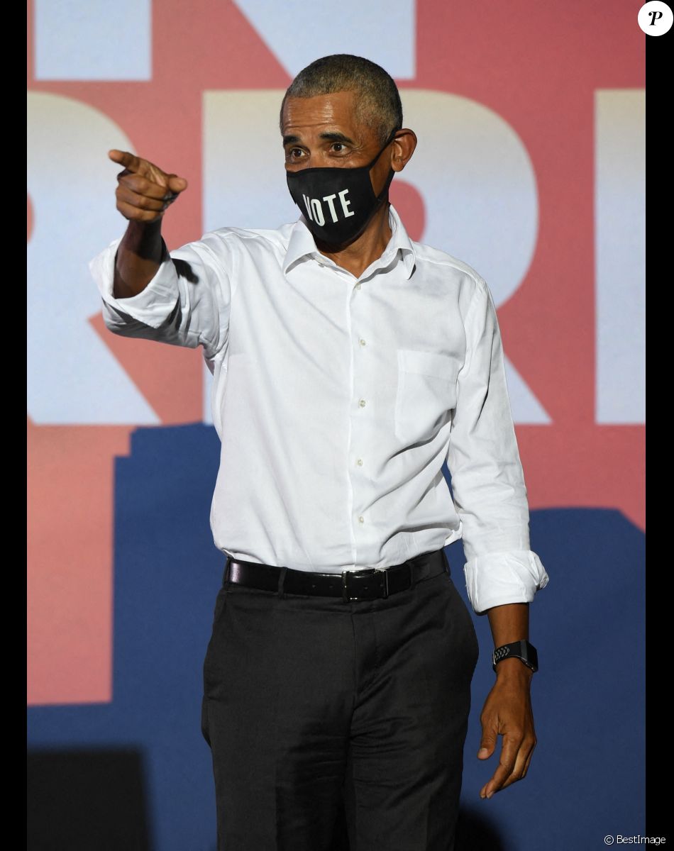 L'ancien président Barack Obama soutient le candidat démocrate Joe Biden lors d'un meeting à Miami le 2 novembre 2020.