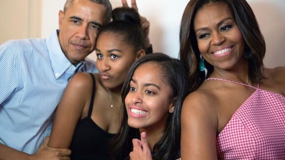 Michelle et Barack Obama : Drôle de look et lunettes folles, le couple déchaîné pour le nouvel an