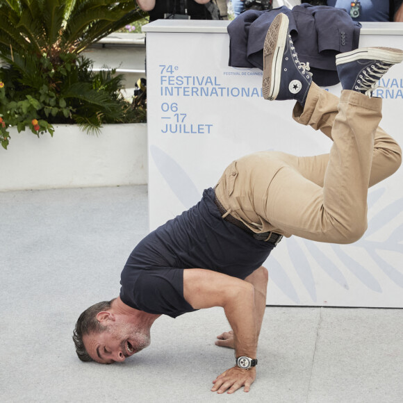 Jean Dujardin - Photocall du film "OSS 117 : Alerte Rouge En Afrique Noire" lors du 74e Festival de Cannes, le 17 juillet 2021. © Borde / Jacovides / Moreau / Bestimage