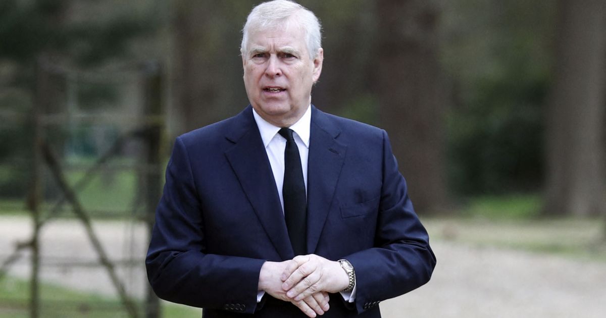 Le prince Andrew menacé de perdre ses titres royaux ? Début de semaine sous haute tension…