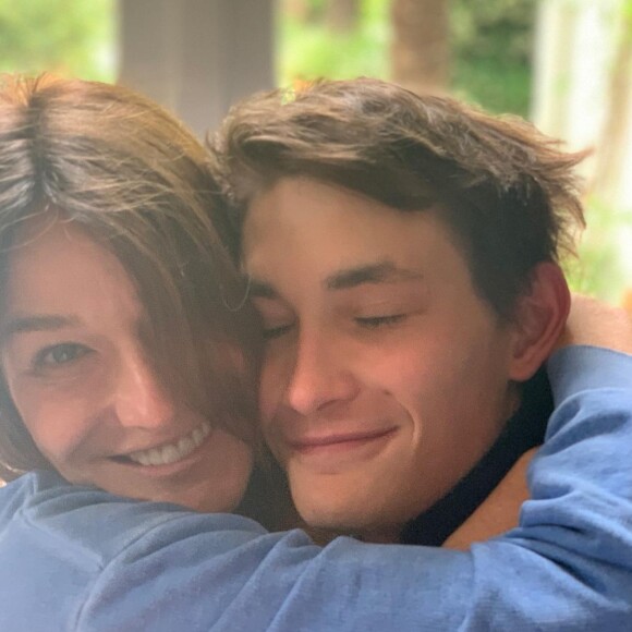 Aurélien Enthoven et sa mère Carla Bruni sur Instagram. 2021.