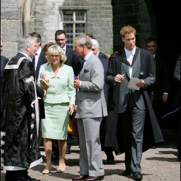 Le prince Charles et Camilla le jour de la remise de diplôme au prince William à St Andrews, en Ecosse, en 2005. 