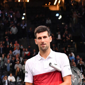 Novak Djokovic remporte son match contre le hongrois Marton Fucsovics lors du Rolex Paris Masters 2021 le 2 novembre 2021. © Veeren/Bestimage