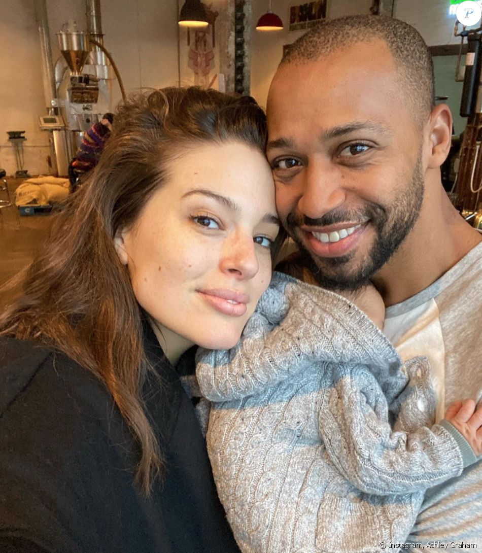 Ashley Graham, son mari Justin Ervin et leur fils Isaac. Purepeople(02)