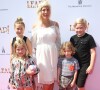 Tori Spelling et ses enfants Stella, Liam, Hattie et Finn à la première de "Leap !" au Pacific Theater de The Grove à Los Angeles, le 19 août 2017.