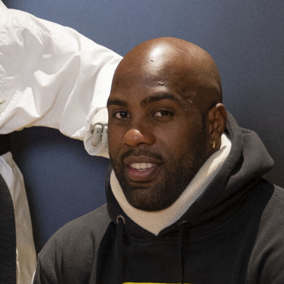 Le Bon Marché Rive Gauche organise une vente caritative parrainée par Teddy Riner au profit de l'institut Imagine à Paris le 9 décembre 2021.