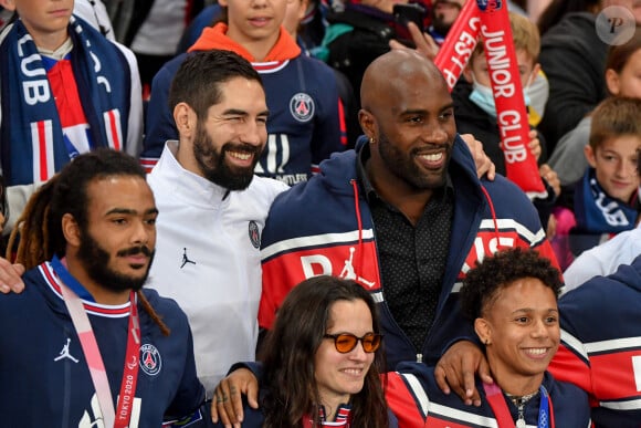 Teddy Riner, Nikola Karabatic - Le PSG bat Angers (2-1) lors du match de Ligue 1 Uber Eats à Paris, le 15 octobre 2021. © Lionel Urman / Panoramic / Bestimage