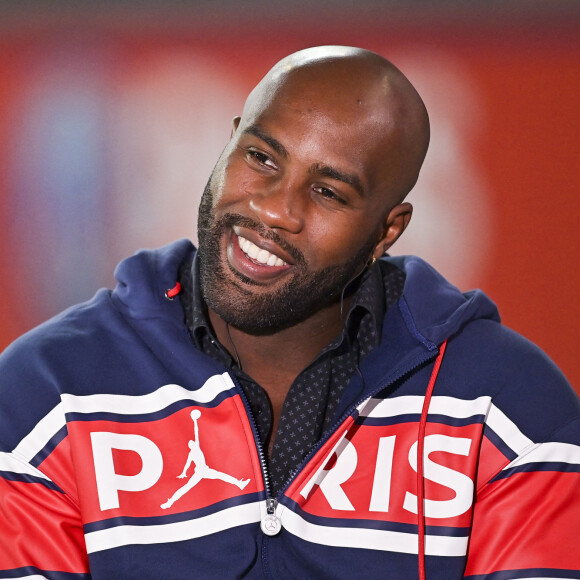 Teddy Riner donne le coup d'envoi du match et le PSG célèbre les médailles olympiques et paralympiques françaises remportées aux derniers Jeux Olympiques de Tokyo. Paris. © JB Autissier / Panoramic / Bestimage