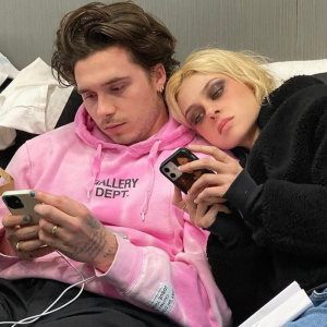 Brooklyn Beckham et sa fiancée Nicola Ann Peltz. Janvier 2022.