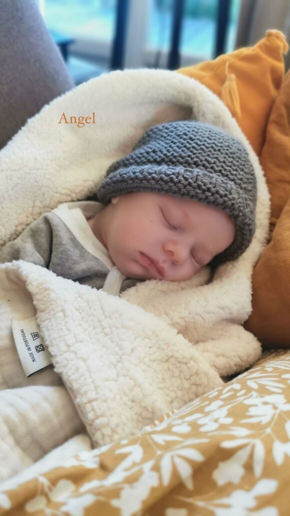 Matteo, le fils d'Hillary Vanderosieren et Giovanni Bonamy est né le 23 novembre 2021.

