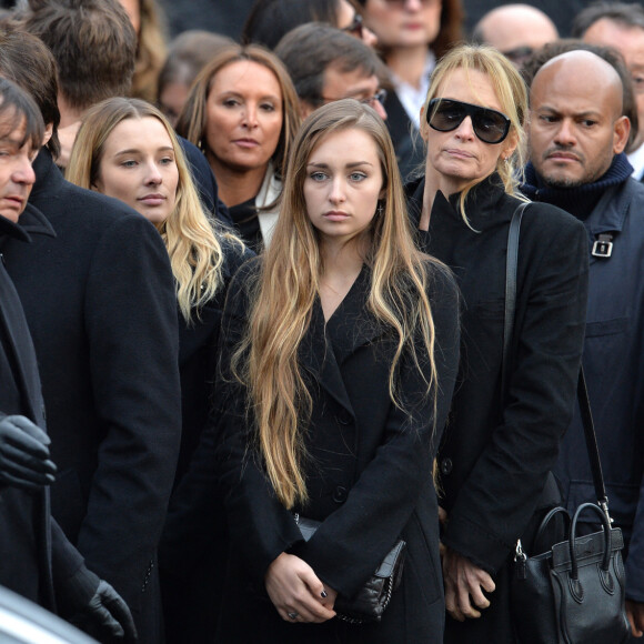 Sylvie Vartan, Ilona et Emma Smet et Estelle Lefébure à l'église de la Madeleine, après les obsèques de Johnny Hallyday à Paris le 9 décembre 2017. © Veeren / Bestimage