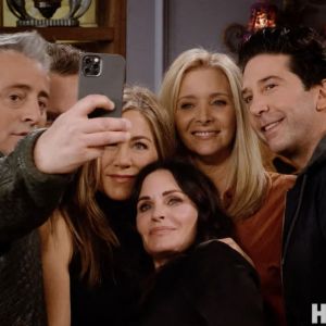 Jennifer Aniston, Courteney Cox, Lisa Kudrow, Matt LeBlanc, David Schwimmer et Matthew Perry dans l'épisode spécial "Friends : The Reunion ". Le 27 mai 2021.