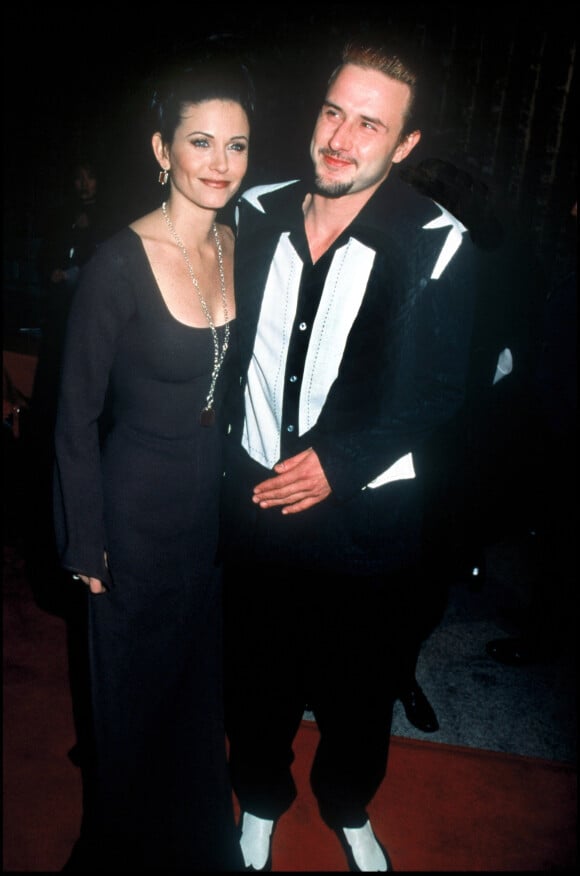 Archives - Courteney Cox et David Arquette en soirée en 1998.