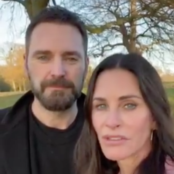 Courteney Cox et son compagnon Johnny McDaid se retrouvent après avoir été éloignés pendant neuf mois.
