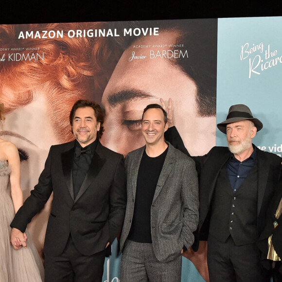 Todd Black, Aaron Sorkin, Nicole Kidman, Javier Bardem, Tony Hale, JK Simmons, Linda Lavin, Alia Shawkat et Nina Arianda à la première du film "Being The Ricardos" à Los Angeles, le 6 décembre 2021.