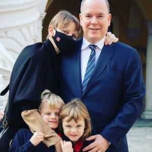 Charlene et Albert de Monaco avec leurs enfants Jacques et Gabriella.