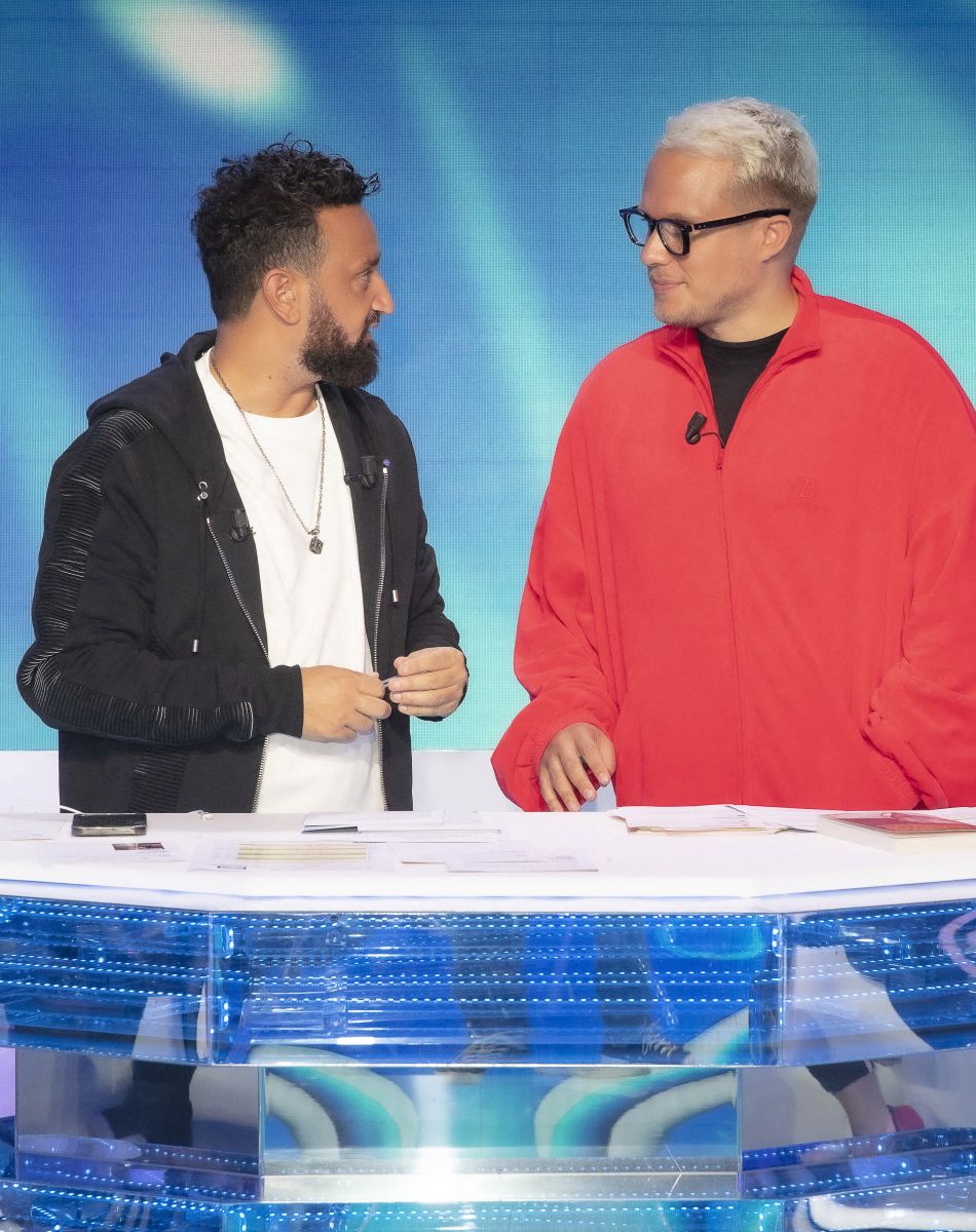 Exclusif - Cyril Hanouna, Guillaume Genton sur le plateau de l'émission TPMP (Touche pas à mon poste) diffusée en direct le 27 septembre 2021 sur C8. © Jack Tribeca / Bestimage