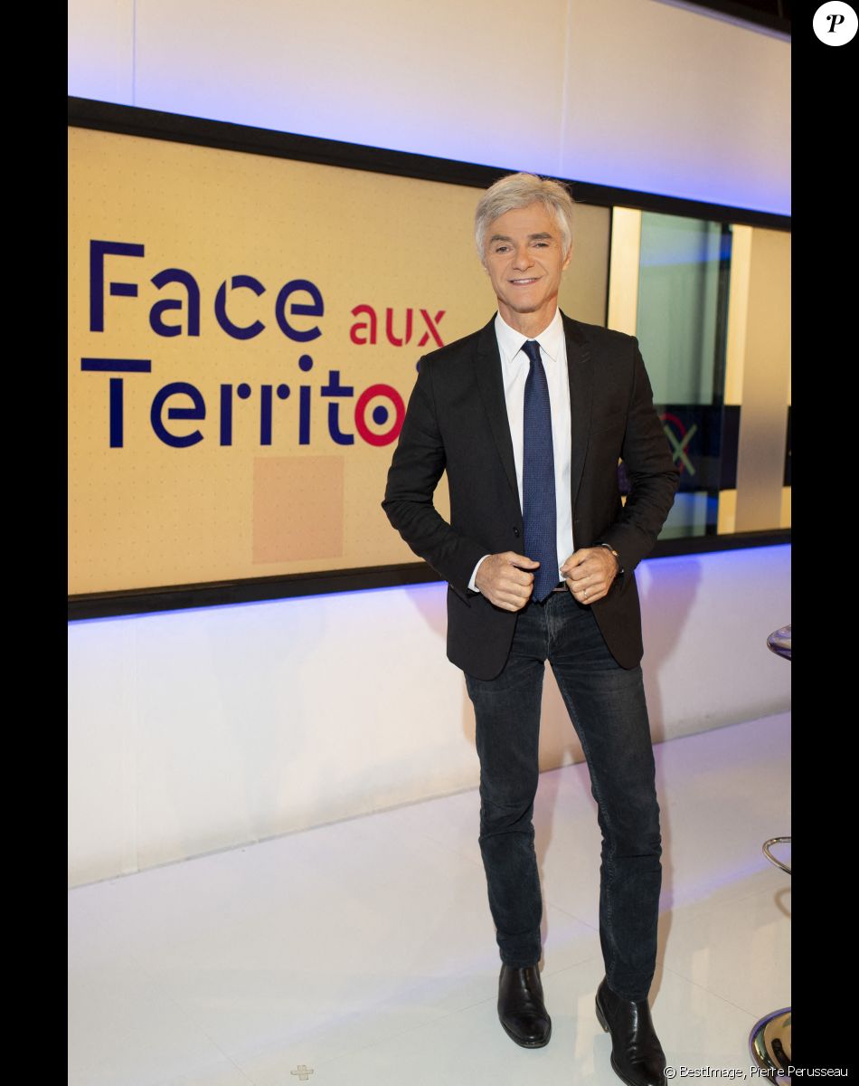 Exclusif - Cyril Viguier lors de l'émission "Face aux territoires" présentée par C.Viguier dans les studios de TV5 Monde à Paris, France, le 21 octobre 2021. © Pierre Perusseau/Bestimage