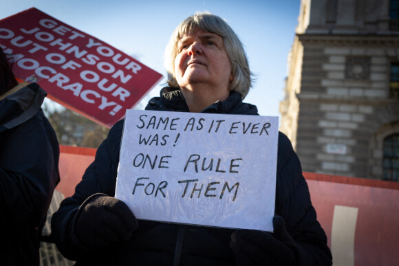 Manifestation contre Boris Johnson devant le Parlement à Londres, après que le premier ministre britannique ait avoué avoir participé à une fête à Downing Street pendant le premier confinement en mai 2020. Le 12 janvier 2021 