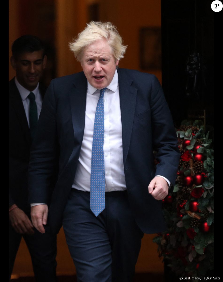 Boris Johnson (Premier ministre du Royaume-Uni), participe à un photocall pour "Small Business Saturday" devant le 10 Downing Street à Londres, le 1er décembre 2021. © Tayfun Salci/Zuma Press/Bestimage