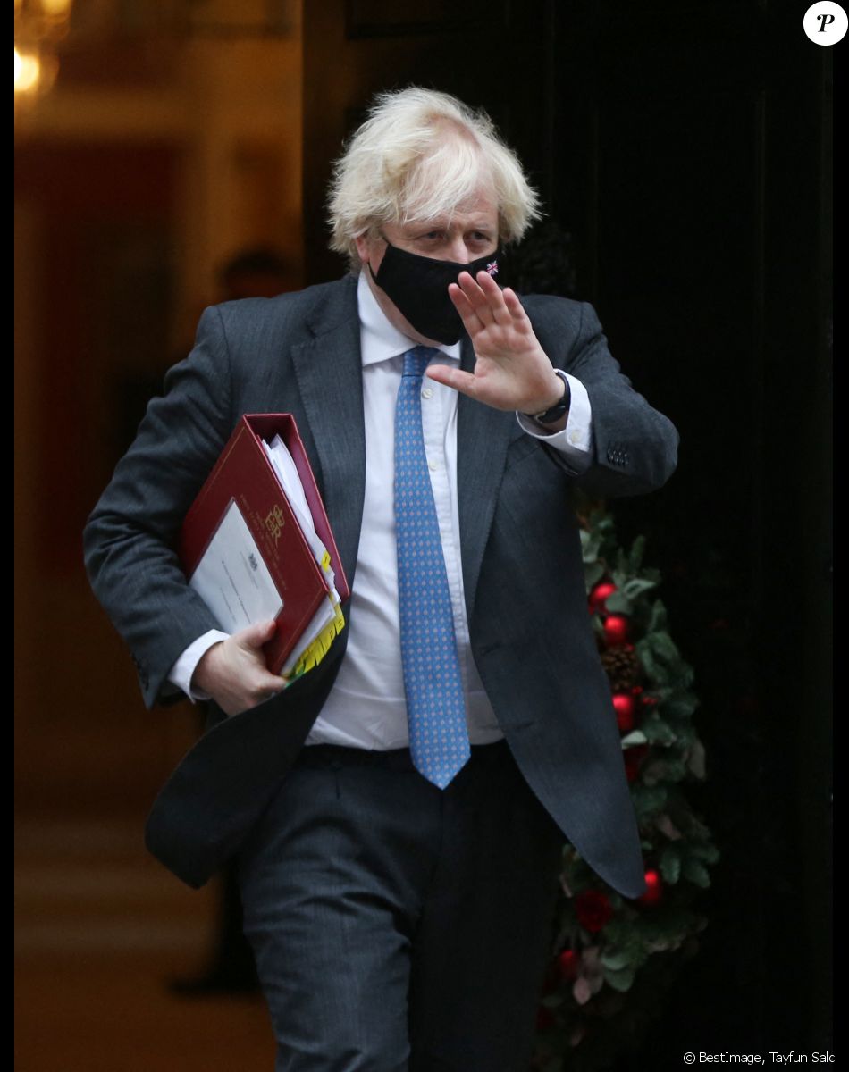 Boris Johnson (Premier ministre du Royaume-Uni), à la sortie du 10 Downing Street à Londres, le 15 décembre 2021. © Tayfun Salci/Zuma Press/Bestimage