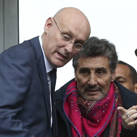 Jean-Luc Reichmann, Bernard Laporte, et Mohed Altrad dans les tribunes ors du match de rugby du tournoi des six nations opposant la France à l'Angleterre au stade de France à Saint-Denis, Seine Saint-Denis, France. © Michael Baucher/Panoramic/Bestimage