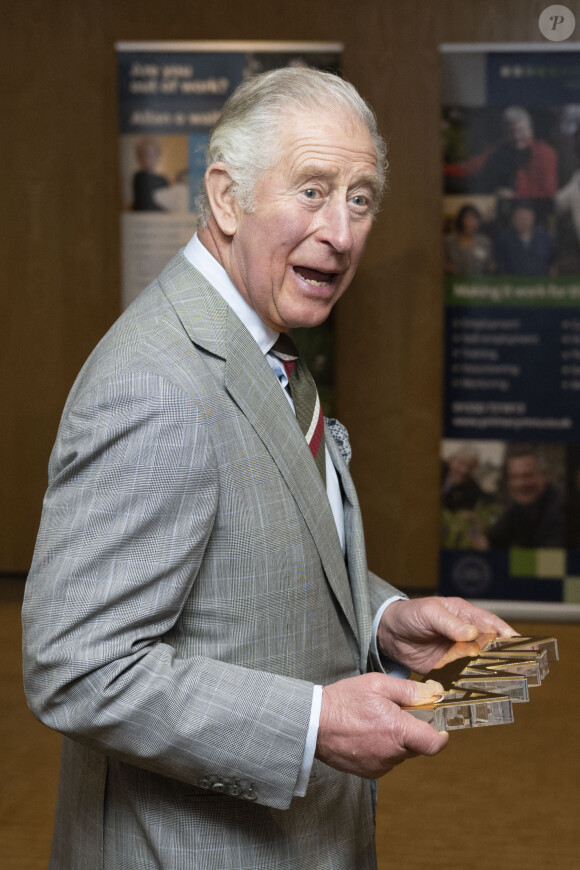 Le prince Charles, prince de Galles, lors d'une réception pour célébrer les 20 ans de PRIME Cymru et l'expansion de son programme de mentorat bénévole à l'hôtel Metropole, à Llandrindod Wells, Pays de Galles, France, le 10 décembre 2021.