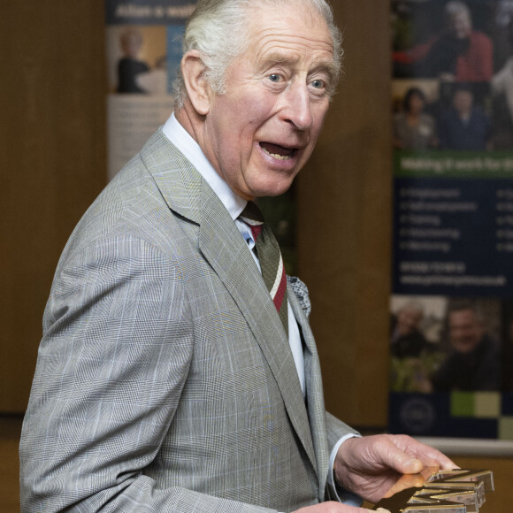 Le prince Charles, prince de Galles, lors d'une réception pour célébrer les 20 ans de PRIME Cymru et l'expansion de son programme de mentorat bénévole à l'hôtel Metropole, à Llandrindod Wells, Pays de Galles, France, le 10 décembre 2021.