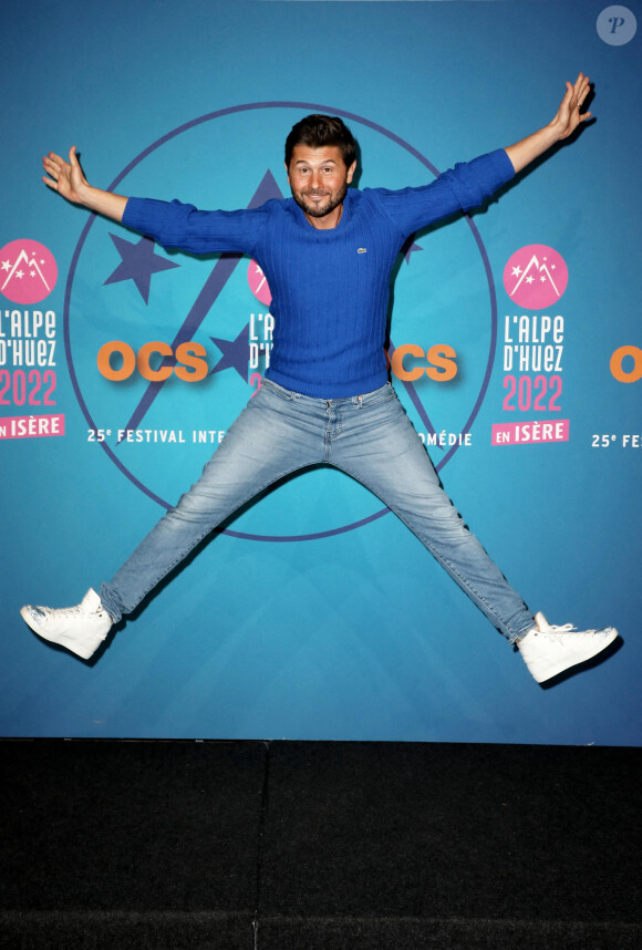 Christophe Beaugrand - Photocall de la soirée lors de la 25ème édition du Festival international du film de comédie de l'Alpe d'Huez le 18 janvier 2022. © Dominique Jacovides / Bestimage