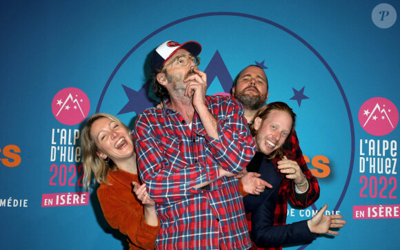 Philippe Rebbot, Côme Levin, Nadège Loiseau et Antoine Bertrand - Photocall de la soirée lors de la 25ème édition du Festival international du film de comédie de l'Alpe d'Huez le 18 janvier 2022. © Dominique Jacovides / Bestimage