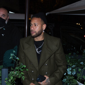 Exclusif - Neymar Jr. arrive à l'anniversaire de C.Bruna (27 ans) au restaurant Giusé Trattoria à Paris, France, le 1 octobre 2021. © Tiziano Da Silva-Pierre Perusseau/Bestimage