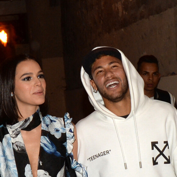 Neymar Jr. et son ex compagne Bruna Marquezine à la sortie du défilé Off White "Collection Prêt-à-Porter Printemps/Eté 2019" lors de la Fashion Week de Paris (PFW), le 27 septembre 2018. © Veeren/CVS/Bestimage