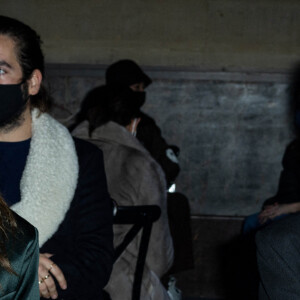 Carla Bruni Sarkozy et Farida Khelfa au front row du défilé Ami automne-hiver 2022/2023 dans le cadre de la Fashion Week de Paris, France, le 19 janvier 2022. Olivier Borde/bestimage 