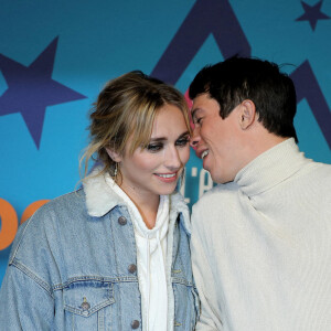 Chloé Jouannet et son compagnon Sandor Funtek - Photocall de la soirée lors de la 25ème édition du Festival international du film de comédie de l'Alpe d'Huez le 20 janvier 2022 © Dominique Jacovides / Bestimage
