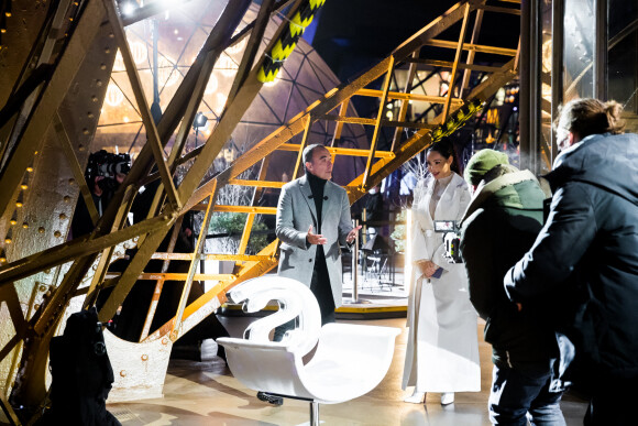 Exclusif -  Nabilla Benattia et Nikos Aliagas - Enregistrement de l'émission "La Chanson secrète 10" au 1er étage de la Tour Eiffel à Paris, diffusée le 22 janvier sur TF1 à 21h10 © Tiziano Da Silva / Bestimage