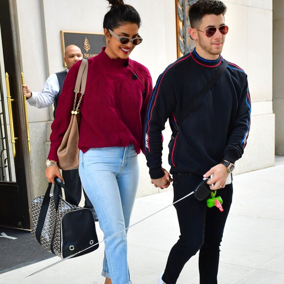 Nick Jonas et sa femme Priyanka Chopra sont allés promener leur chien lors de la Fashion Week 2019 à New York, le 9 septembre 2019 