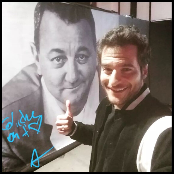 Amir dans les coulisses de l'émission "Les Enfoirés". Le 22 janvier 2022.