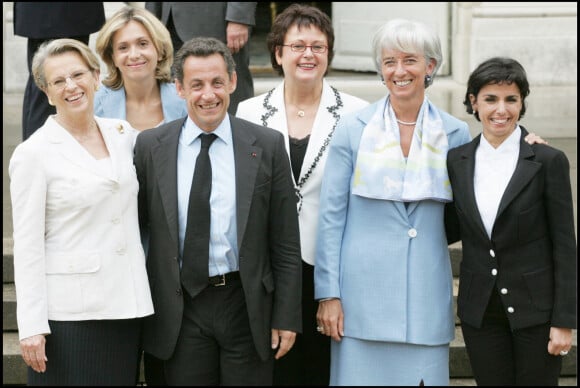 Les femmes ministres du gouvernement Fillon avec le président Nicolas Sarkozy : Michèle Alliot-Marie, Valérie Pécresse, Christine Boutin, Christine Lagarde et Rachida Dati à l'Elysée en 2007