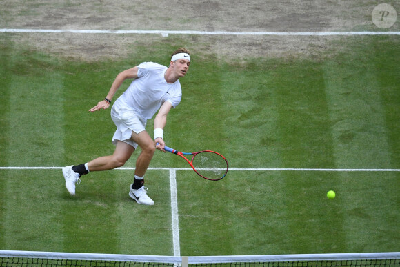 Denis Shapovalov (Can) lors du tournoi de Wimbledon au All England Lawn Tennis and Croquet Club à Londres, Royaume Uni, le 9 juillet 2021. © Antoine Couvercelle/Panoramic/Bestimage