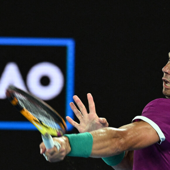 Rafael Nadal (Esp) - Rafael Nadal bat Karen Khachanov (6-3, 6-2, 3-6, 6-1) lors de l'Open de tennis d'Australie à Melbourne, le 21 janvier 2022. © Antoine Couvercelle / Panoramic / Bestimage