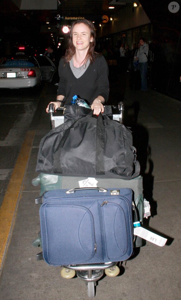 Juliette Lewis arrive à l'aéroport de Los Angeles, LAX, le 3 janvier 2010