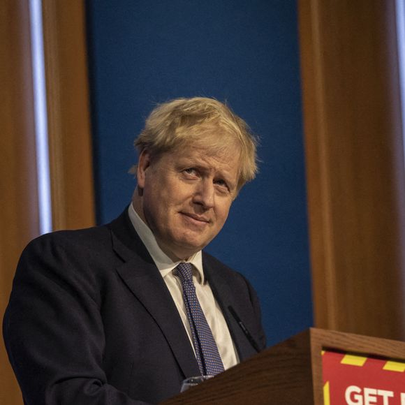 Le Premier ministre Boris Johnson lors d'un point de presse sur le coronavirus (Covid-19) au Downing Street à Londres, Royaume Uni, le 4 janvier 2022.