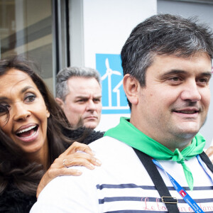 Karine Le Marchand et Pierre de Saint-Pastou, agriculteur qui a participé à "L'amour est dans le pré", au 57ème salon International de l'Agriculture au parc des expositions de la porte de Versailles à Paris, France, le 23 février 2020. © Jean-Baptiste Autissier/Panoramic/Bestimage 