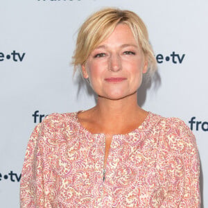 Anne-Elisabeth Lemoine lors du photocall dans le cadre de la conférence de presse de France Télévisions au Pavillon Gabriel à Paris, France, le 24 août 2021. © Pierre Perusseau/Bestimage