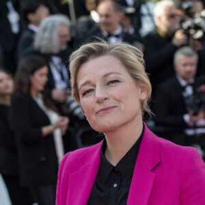 Anne-Elisabeth Lemoine lors de la montée des marches de la cérémonie de clôture du 72ème Festival International du Film de Cannes, le 25 mai 2019.