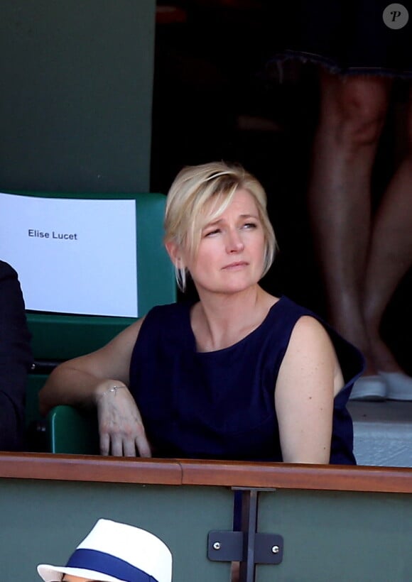 Anne-Elisabeth Lemoine - Personnalités dans les tribunes lors des internationaux de France de Roland Garros à Paris. Le 10 juin 2017. © Jacovides - Moreau / Bestimage